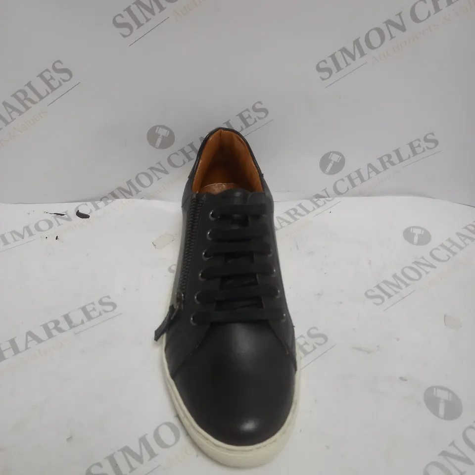 BOXED PAIR OF MAISON DE NIMES LEATHER ZIP SIDE TRAINERS IN BLACK - SIZE 5