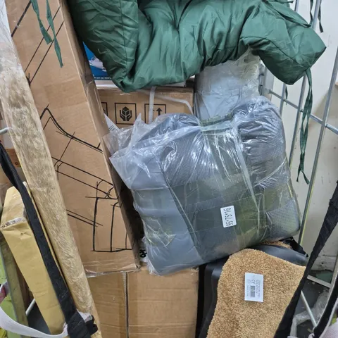 CAGE OF APPROXIMATELY 8 ASSORTED HOUSEHOLD ITEMS TO INCLUDE WELCOME MATS, STAINLESS STEEL KADAI, PET BED, ETC - COLLECTION ONLY