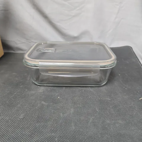 LOT OF 4 GLASS FOOD STORAGE POTS WITH LIDS