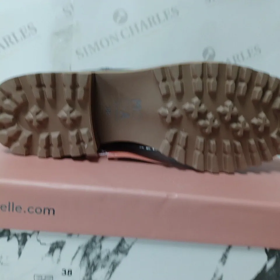 BOXED PAIR OF MODA IN PELLE CORNELIA BIKER BOOTS IN KHAKI UK SIZE 5