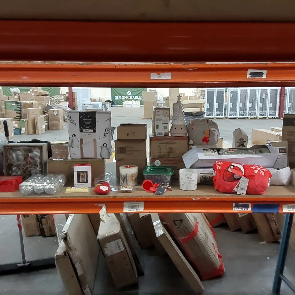 LARGE ASSORTMENT OF CHRISTMAS PRODUCTS TO INCLUDE; CANDLES, STOCKINGS, THROWS, CUSHIONS ETC