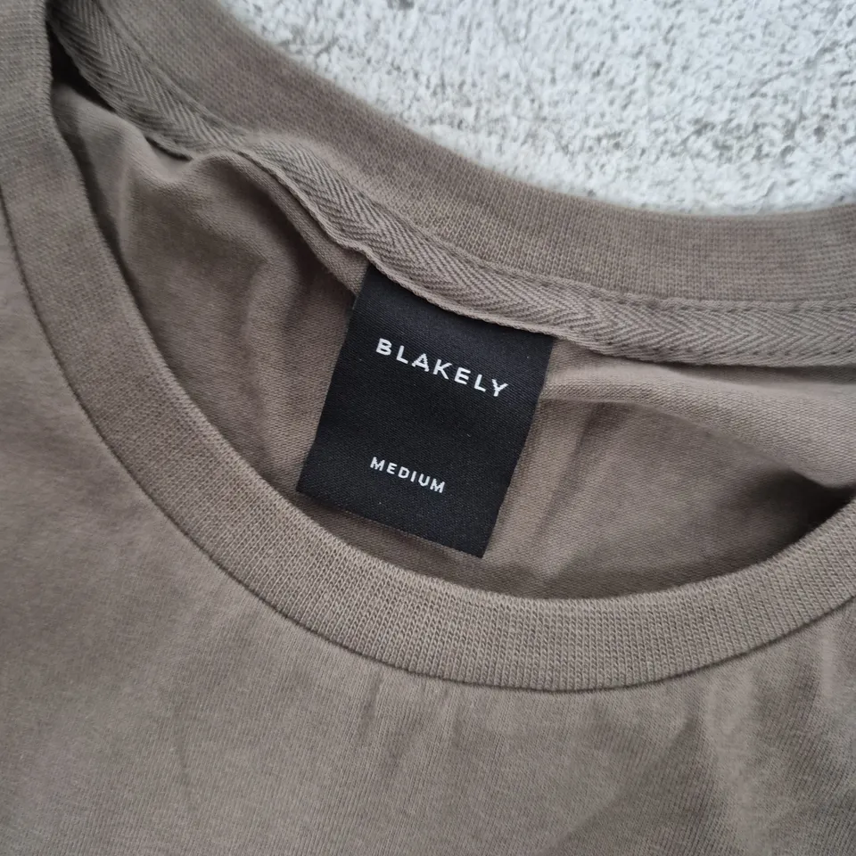 BLAKELY T-SHIRT – DARK GREEN, MEDIUM