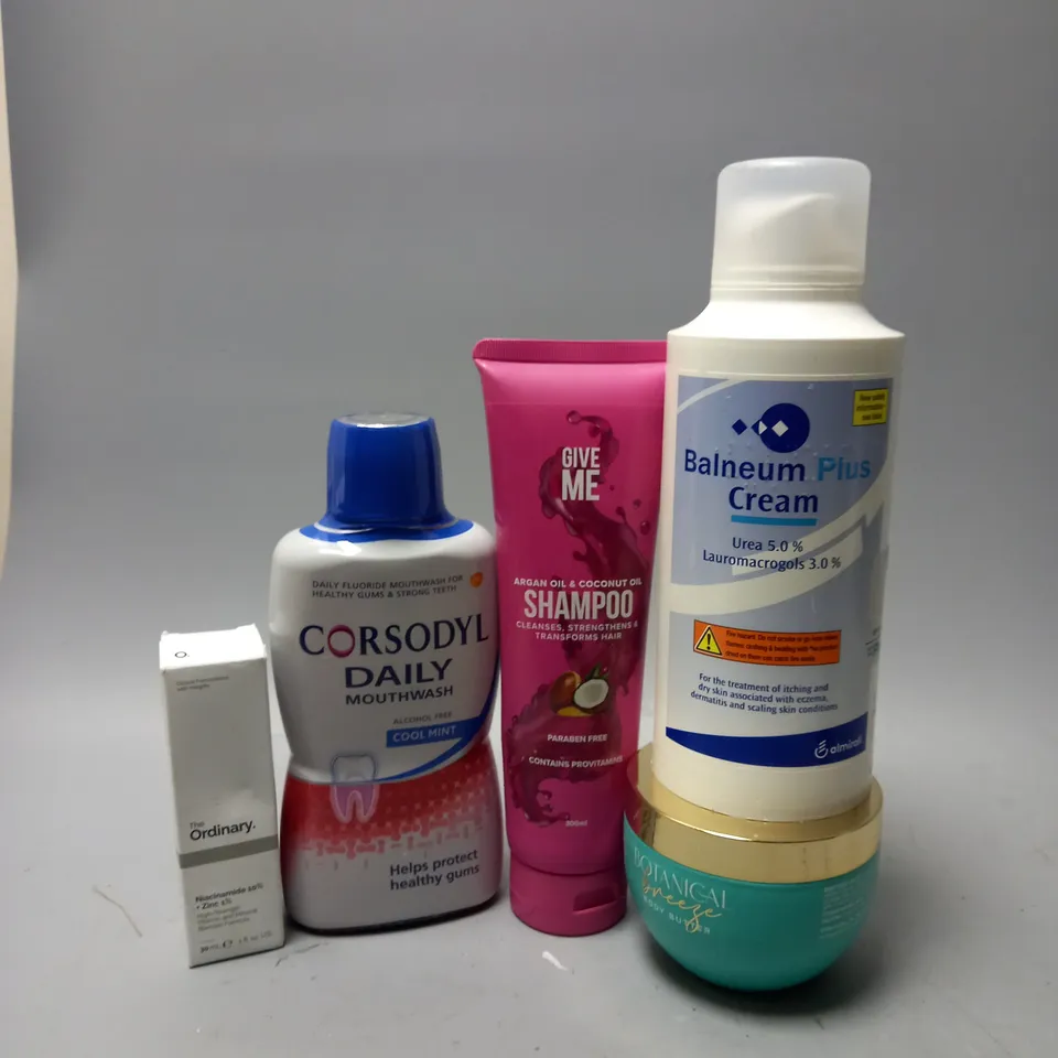 BOX OF APPROX 15 ASSORTED HEALTH AND BEAUTY ITEMS TO INCLUDE - CORSODLY DAILY MOUTHWASH - GIVE ME SHAMPOO - BALNEUM PLUS CREAM ETC 