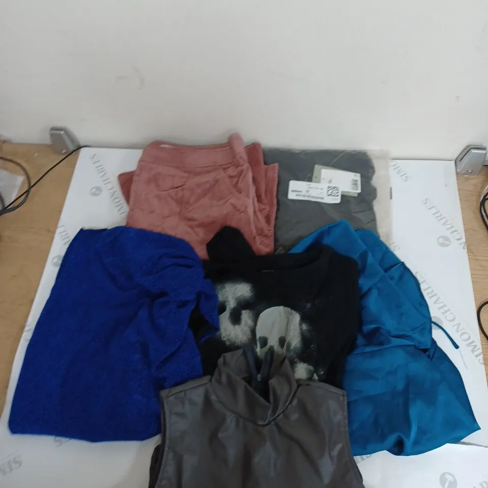 BOX OF ASSORTED CLOTHING ITEMS TO INCLUDE SKIRTS, JUMPSUITS, DRESSES ETC