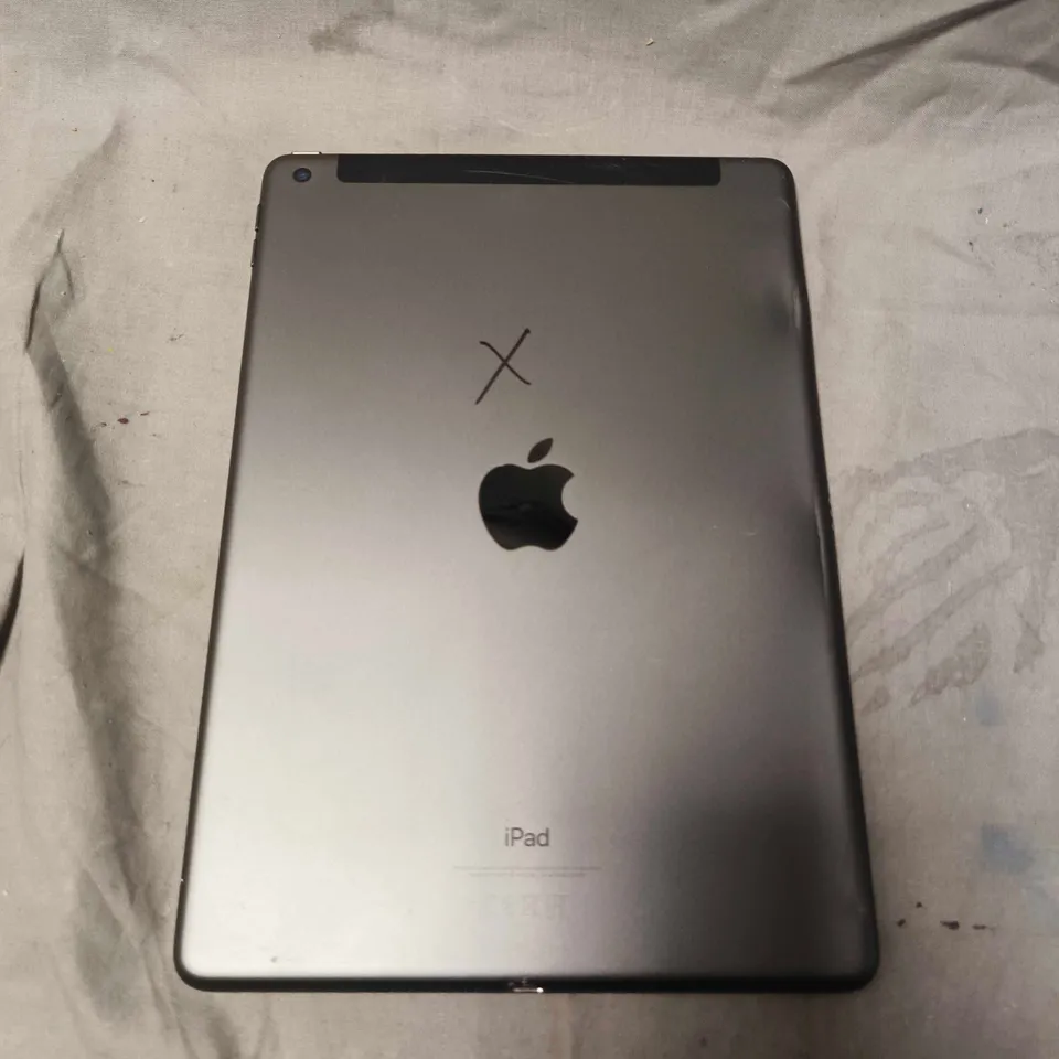 APPLE IPAD TABLET - A2604