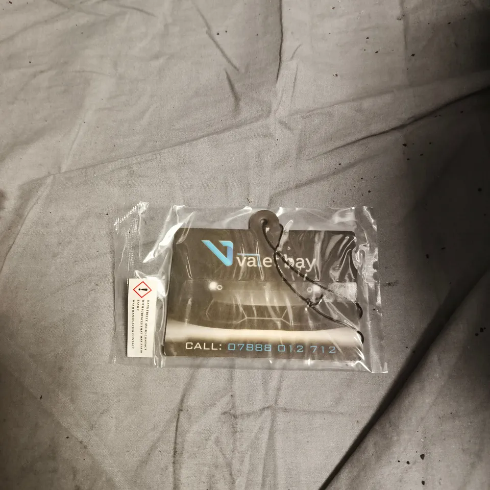 BOX OF APPROXIMATELY 100 VALET BAY CAR AIRFRESHENERS 