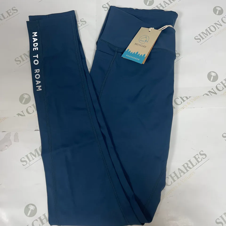PASSENGER FRESH AIR RECYCLED NYLON LEGGINGS IN BLUE CORAL SIZE M