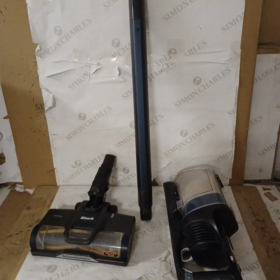 SHARK CORDLESS STICK VACUUM CLEANER [IZ103UKGB], DARK BLUE
