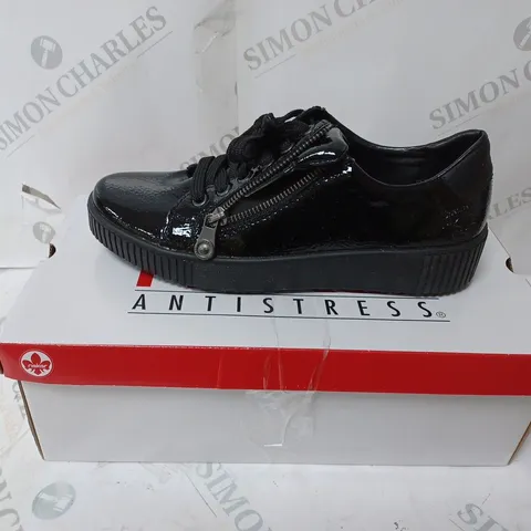 BOXED PAIR OF RIEKER TRAINERS WITH ZIP IN BLACK UK SIZE 5
