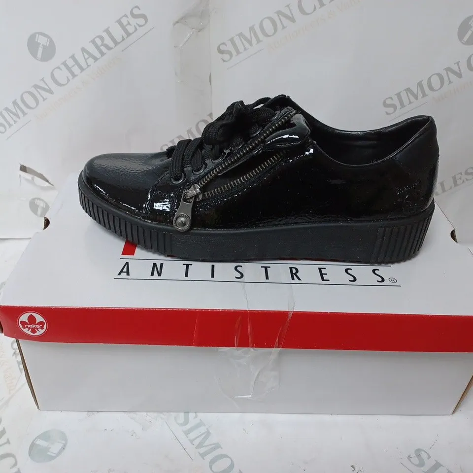BOXED PAIR OF RIEKER TRAINERS WITH ZIP IN BLACK UK SIZE 5