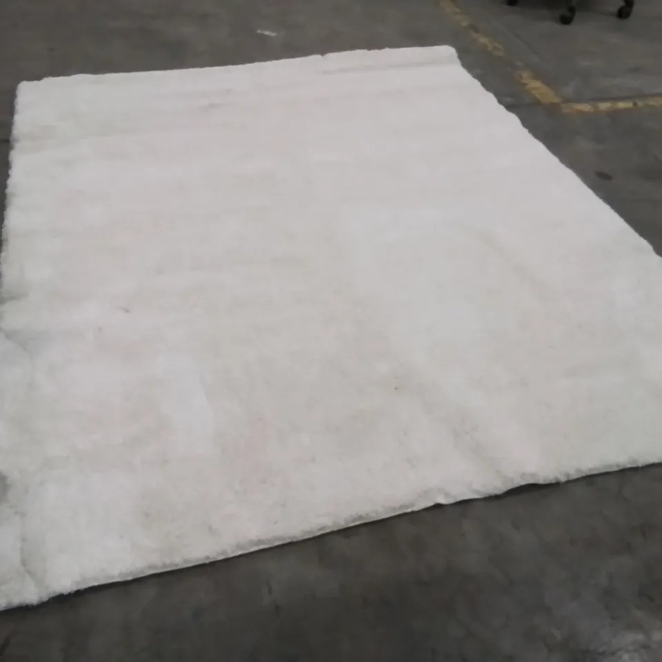 QUALITY DESIGNER AREA RUG - APPROXIMATELY 250X180CM