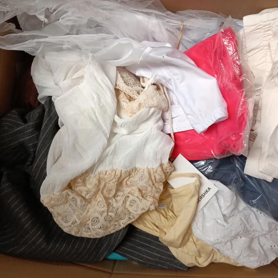 APPROXIMATELY 30 ASSORTED CLOTHING ITEMS IN VARIOUS SIZES, STYLES & COLOURS TO INCLUDE BRANDS SUCH AS NEXT, BERSHKA, M&S, ETC - COLLECTION ONLY