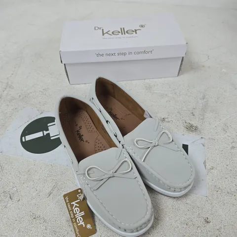 DR KELLER WOMEN'S LIGHT GREY LEATHER LOAFERS – UK 7