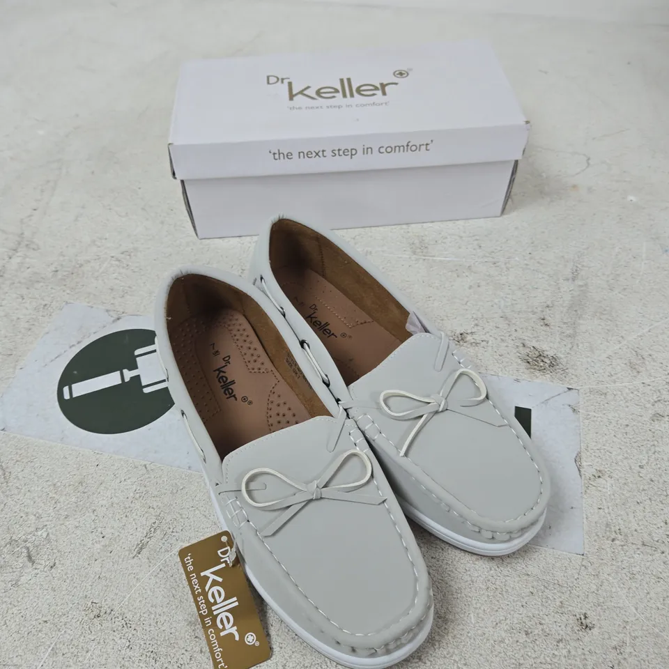 DR KELLER WOMEN'S LIGHT GREY LEATHER LOAFERS – UK 7