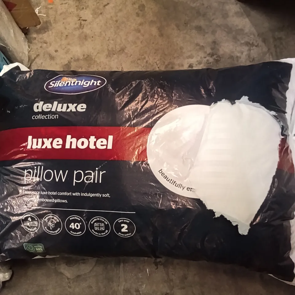 SILENTNIGHT DELUXE PILLOW PAIR