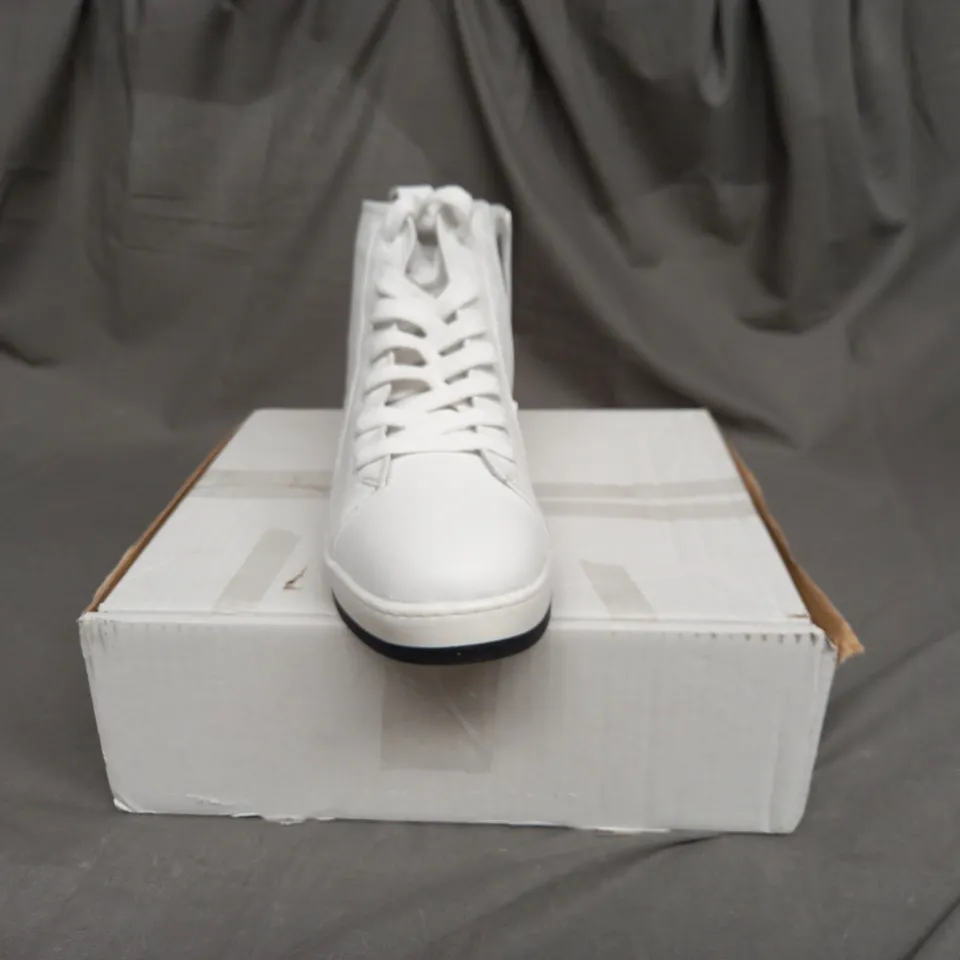 ADESSO LEATHER HIGH TOP TRAINER IN WHITE SIZE 7