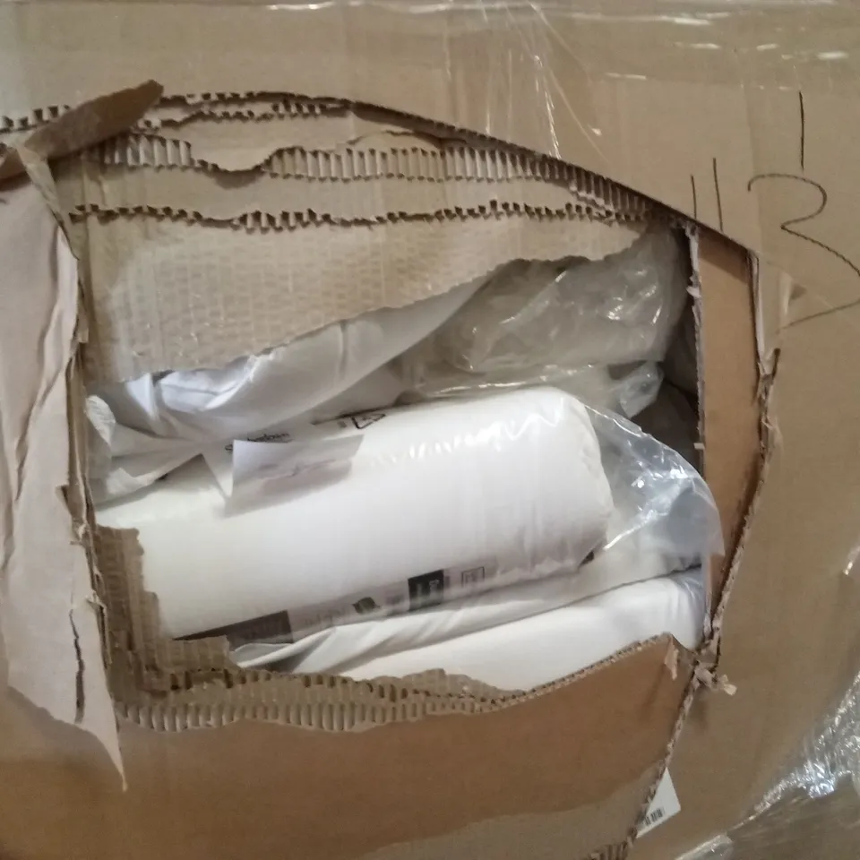 PALLET CONTAINING A LARGE QUANTITY OF BEDDING PRODUCTS