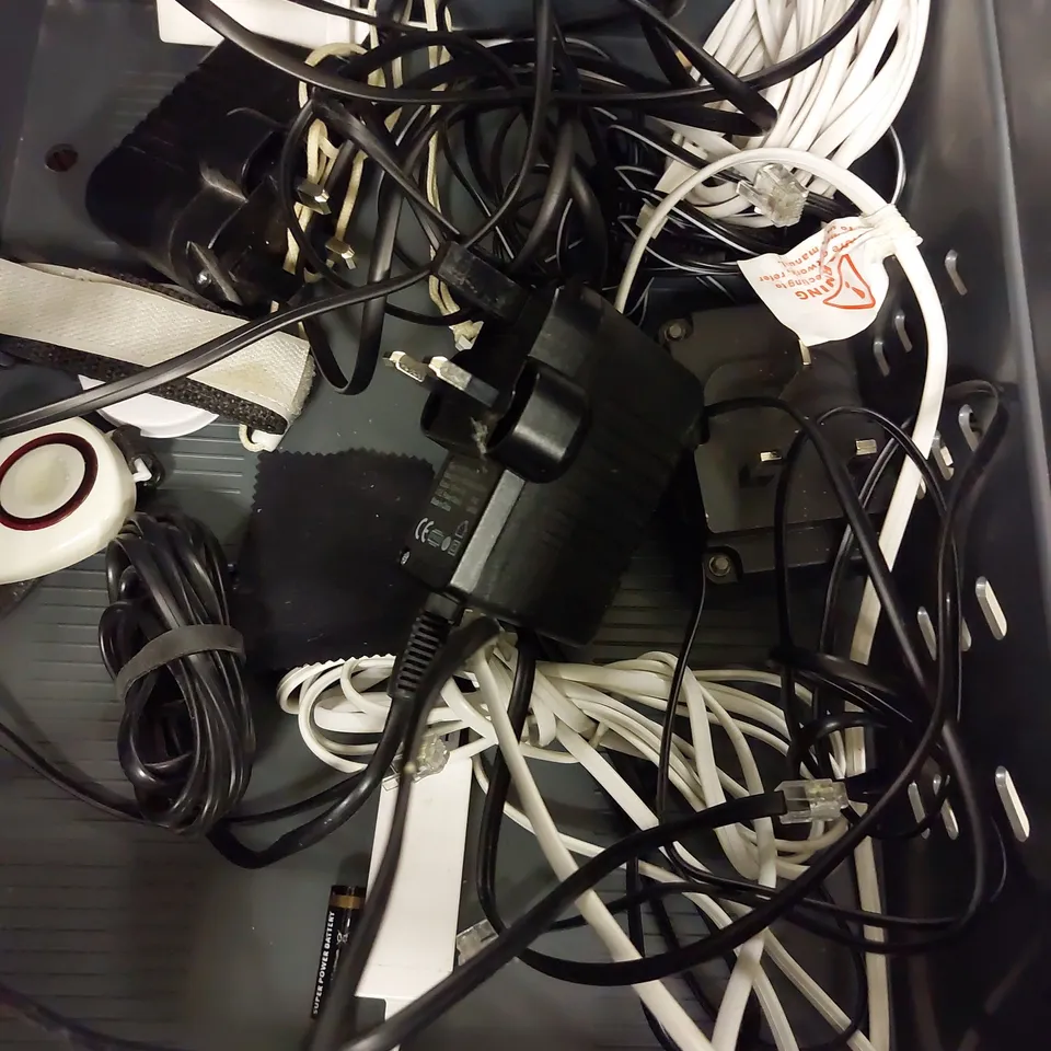 LOT OF APPROX 15 ASSORTED ELECTRICAL ITEMS