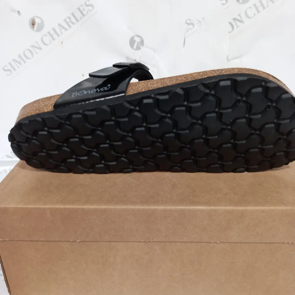 BONOVA BLACK SANDALS SIZE 7