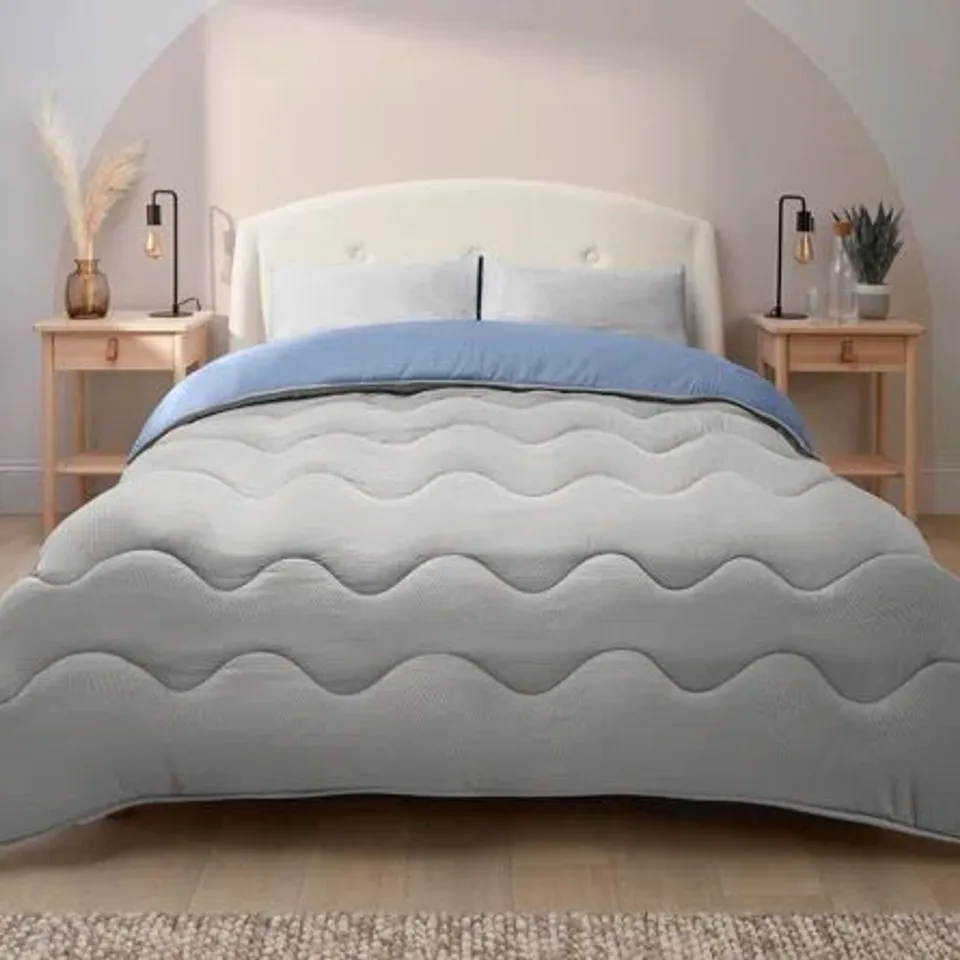 SILENTNIGHT SEERSUCKER COVERLESS DUVET 10.5 TOG WITH MATCHING PILLOWCASES