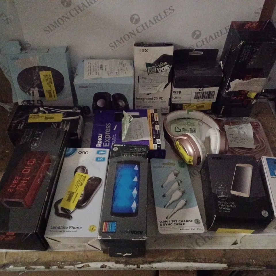 GROUP OF APPROX. 15 ASSORTED TECH ITEMS TO INCLUDE ALARM CLOCKS, LANDLINE PHONE, ROKU EXPRESS ETC