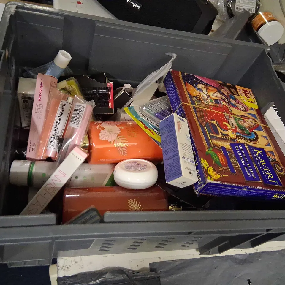 LARGE QUANTITY OF ASSORTED HEALTH AND BEAUTY PRODUCTS TO INCLUDE; THE ORDINARY, BPERFECT, ARGAN OIL AND BAYLISS AND HARDING