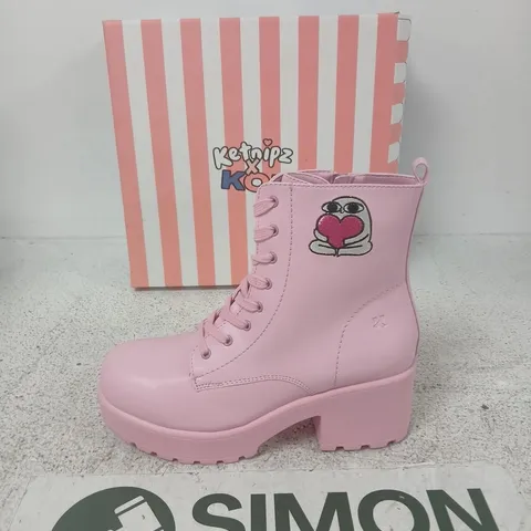 BOXED KETNIPZ X KOI LOVE URSELF KETNIPZ LACE UP BOOTS PINK SIZE 6