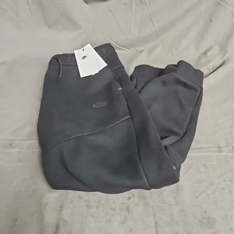 NIKE KIDS JOGGERS IN BLACK SIZE XL