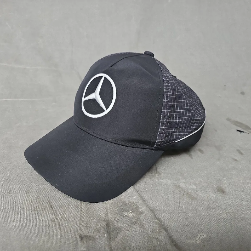 MERCEDES AMG PETRONAS FORMULA ONE TEAM CAP