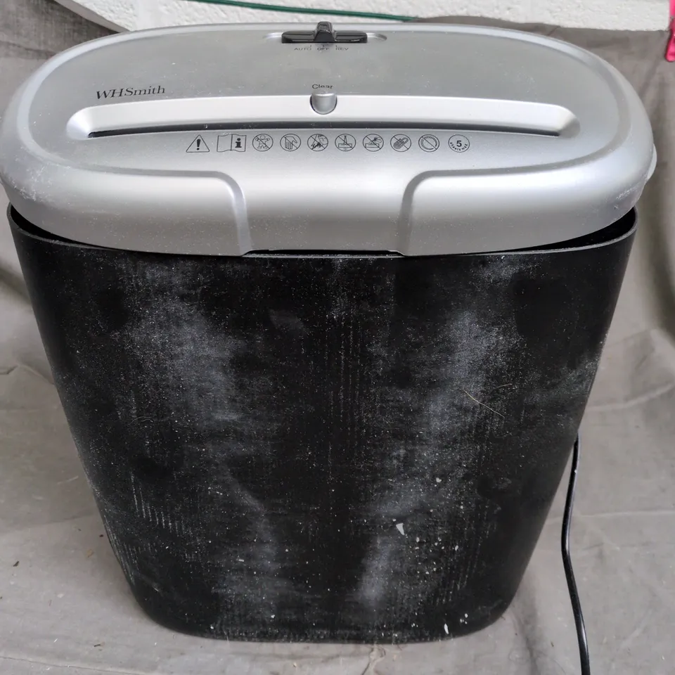 BOXED WHSMITH CROSS CUT SHREDDER