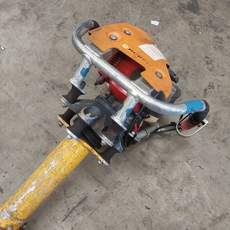 ROBEL 62.05 2 STROKE VERTICAL TAMPER - RAILWAY MAINTENANCE TOOL
