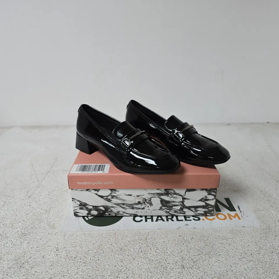 MODA IN PELLE BLACK PATENT LEATHER LOAFERS WITH METAL HORSEBIT DETAIL – WOMEN’S SHOES (BOXED) UK 7