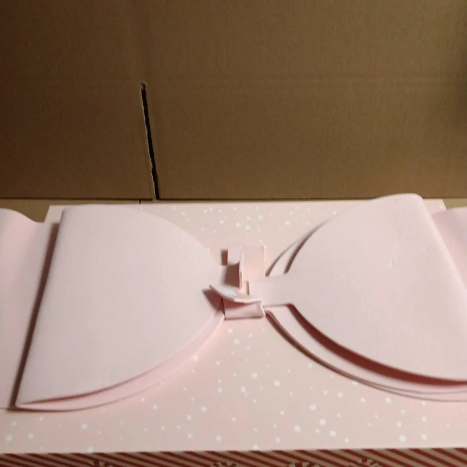 PLOUISE BEAUTY GIFT BOX TO INCLUDE LIP DUO, SOAP AND MAKE-UP MELTING MIST