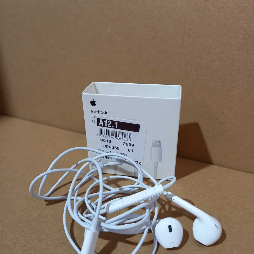 APPLE EARPODS WITH LIGHTENING CONNECTOR 