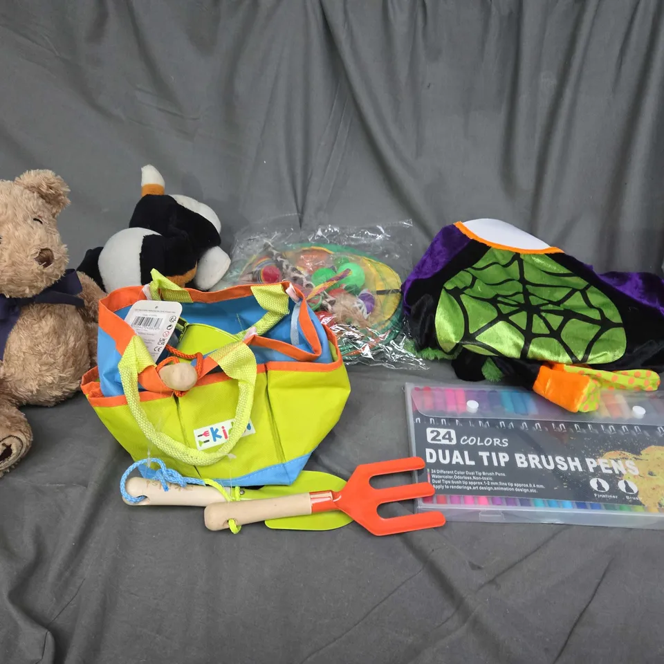 MEDIUM BOX OF ASSORTED TOYS AND GAMES TO INCLUDE FANCY DRESS, DUAL TIP BRUSH PENS AND TEDDYS