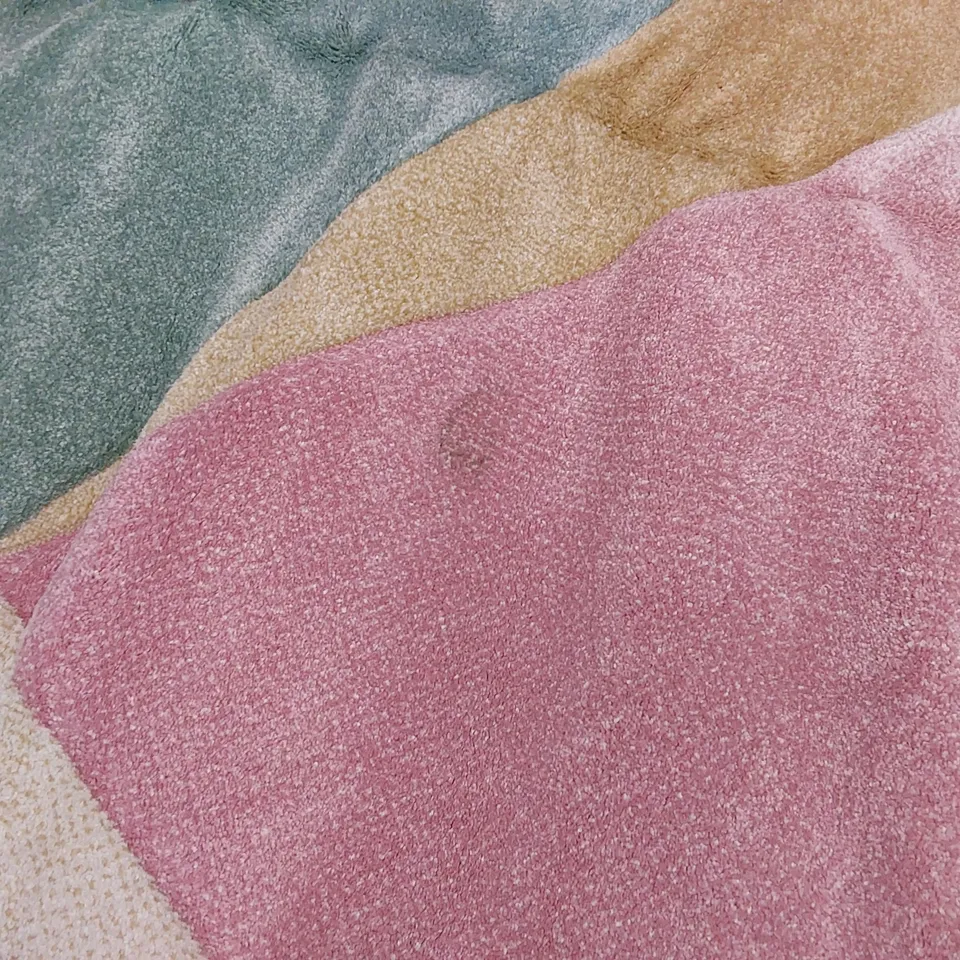 KOSY MULTICOLOURED RUG //240 X 320CM