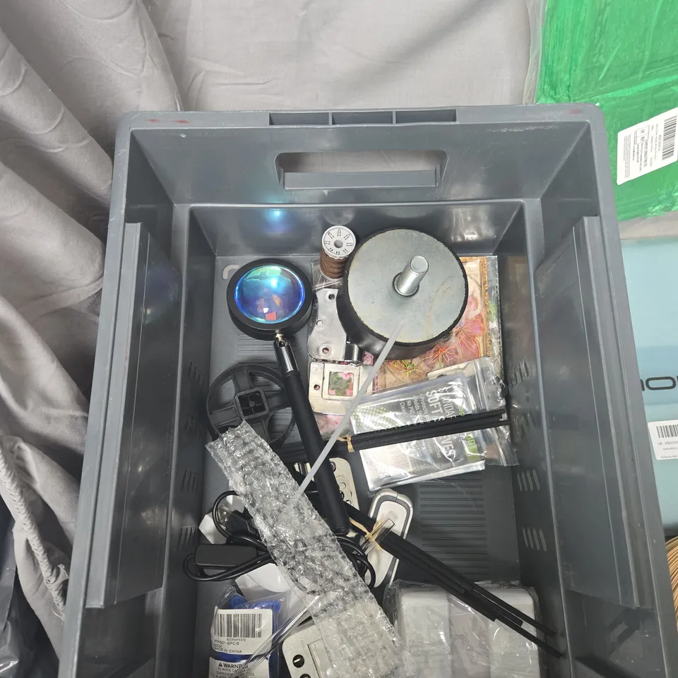 APPROXIMATELY 25 MIXED LOT OF GARDEN, DIY AND HOBBY ITEMS