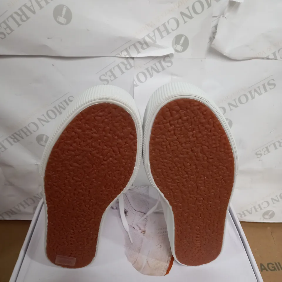 BOXED PAIR OF SUPERGA LINEA UP AND DOWN WHITE TRAINERS SIZE 6