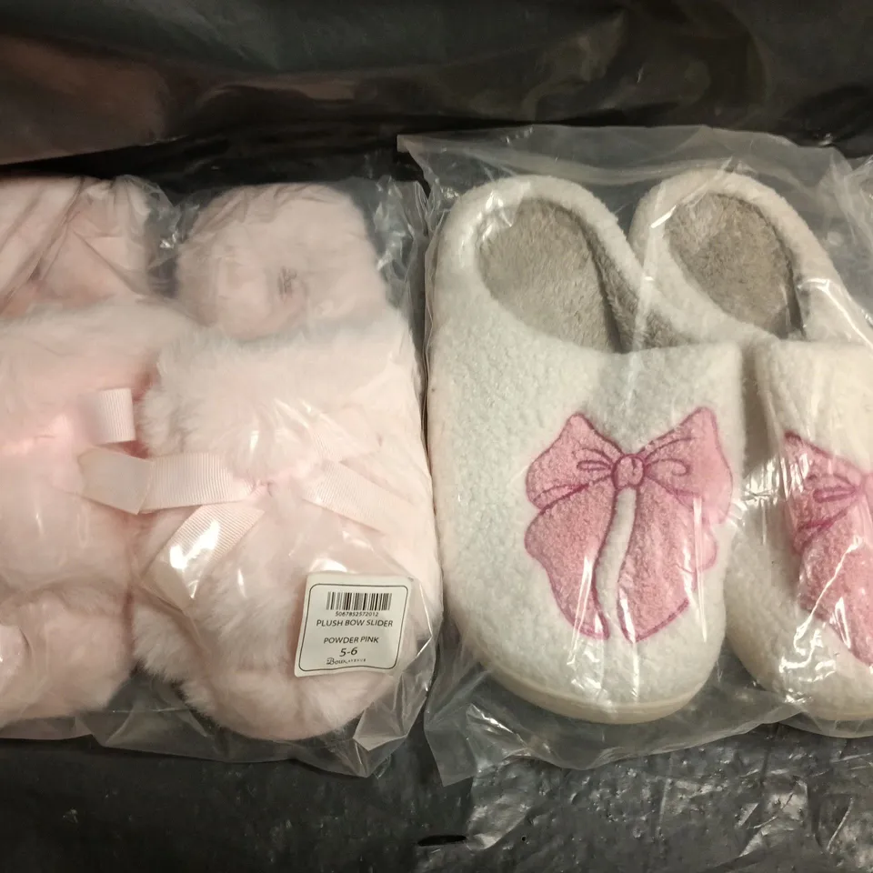 BOX OF APPROXIMATELY 15 ASSORTED PAIRS OF SHOES AND FOOTWEAR ITEMS IN VARIOUS COLOURS, STYLES, AND SIZES - COLLECTION ONLY