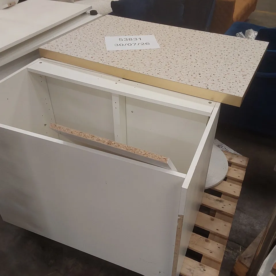 PALLET CONTAINING ASSORTED RESTAURANT FURNITURE PARTS