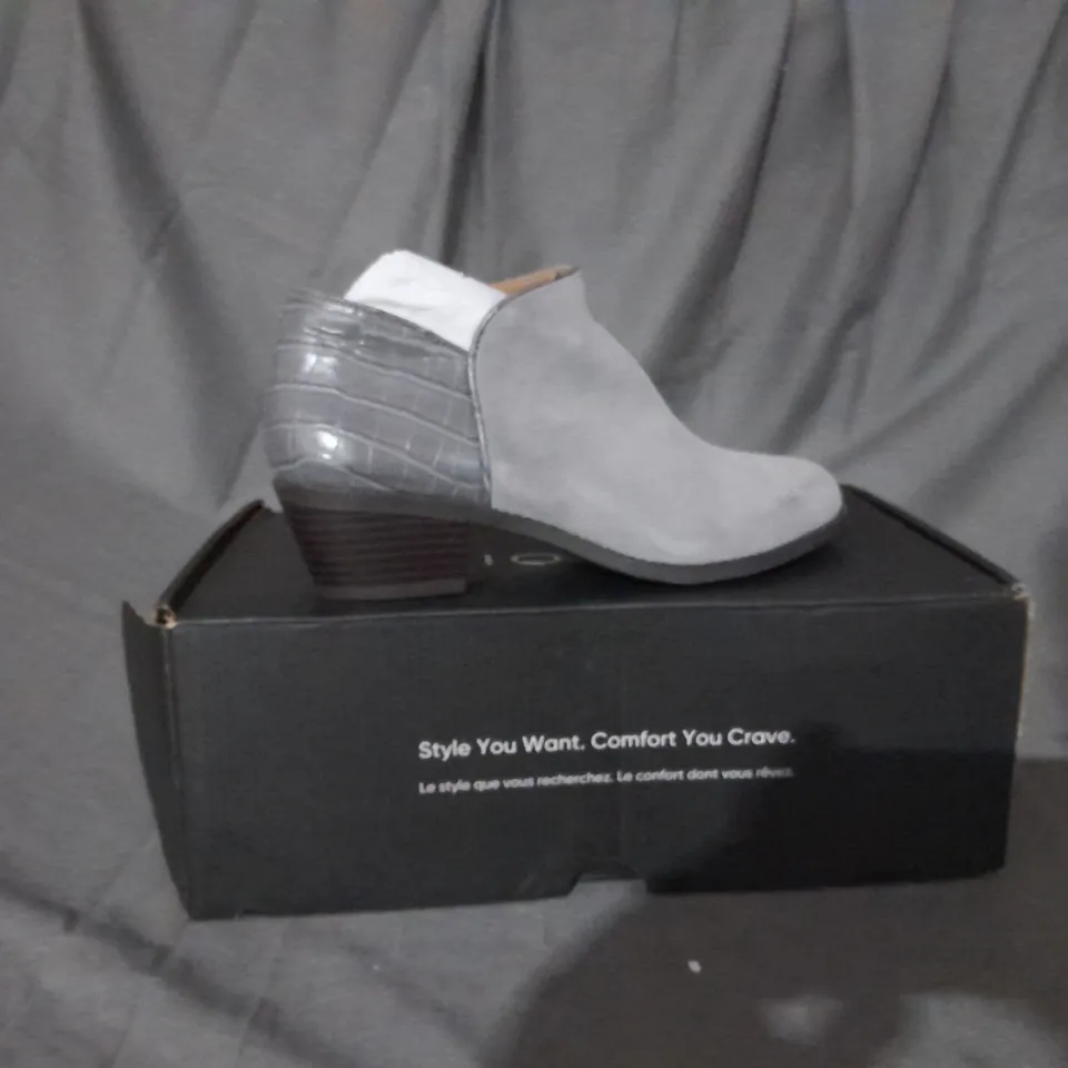 BOXED PAIR OF VIONIC MARISSA ANKLE BOOTS IN CHARCOAL SIZE 4 