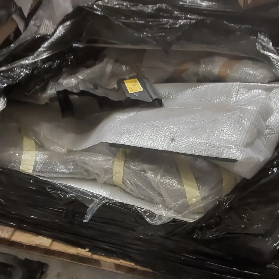 PALLET CONTAINING A LARGE QUANTITY OF ASSORTED CAR PARTS ECT INCLUDING: VEHICLE STEPS ECT 