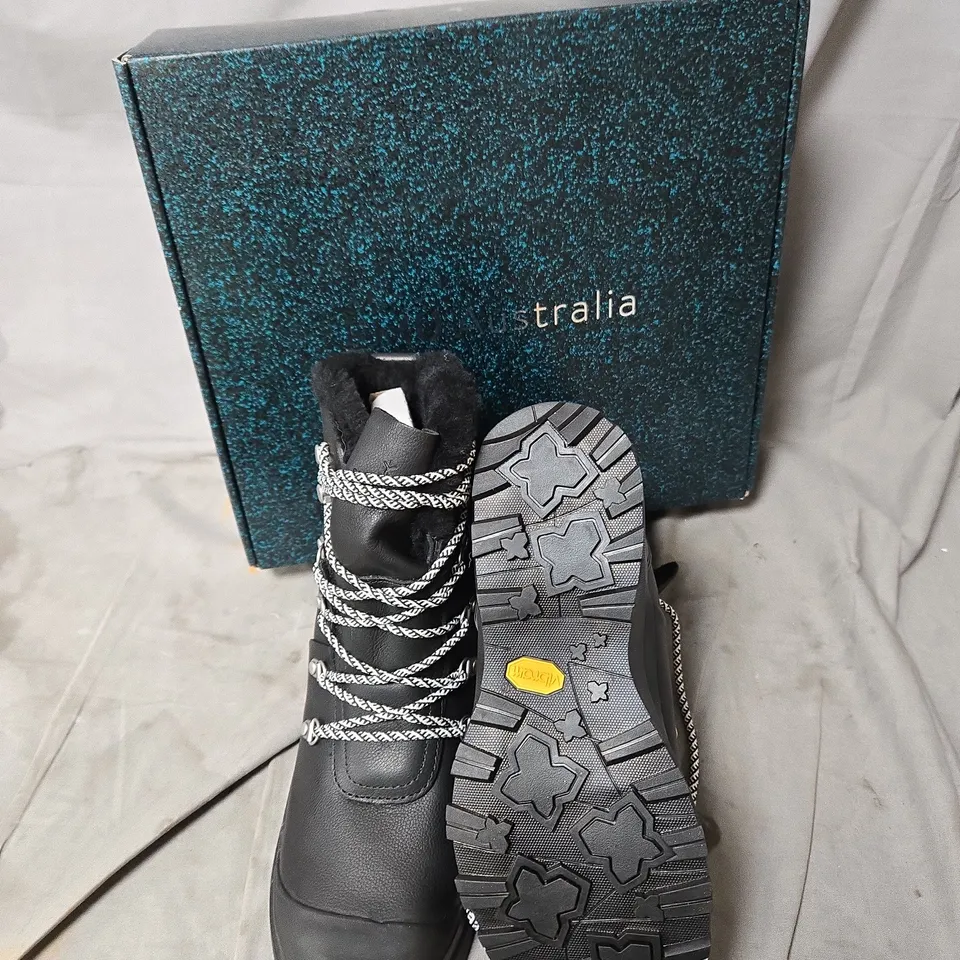 BOXED EMU AUSTRALIA BLACK WINTER BOOT WITH FUR LINING  - UK SIZE 7 