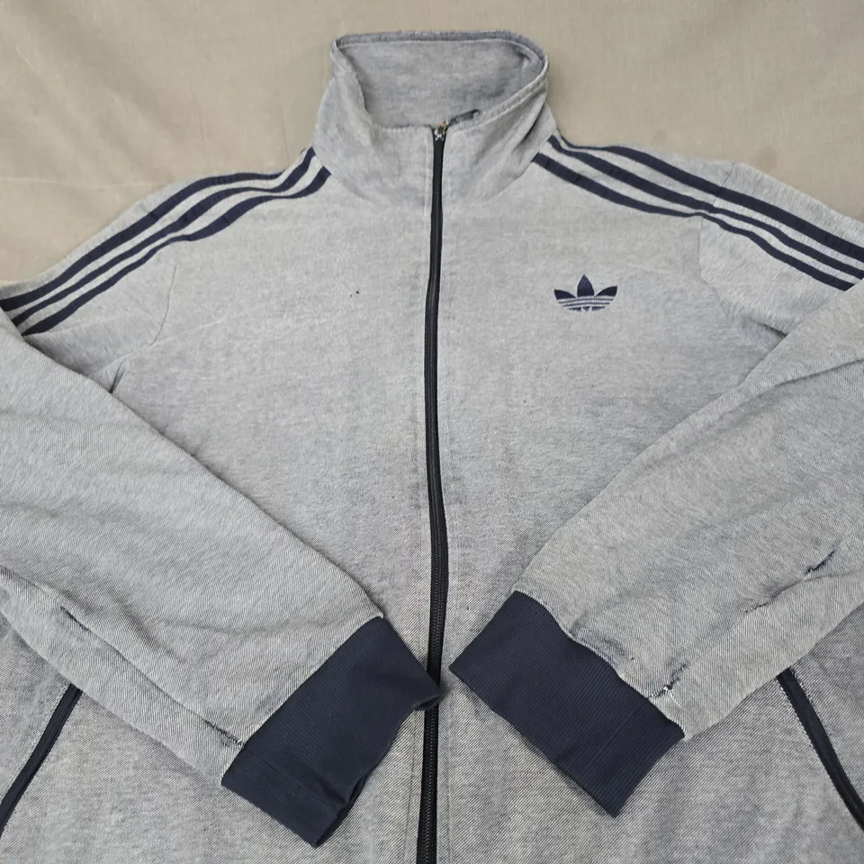 ADIDAS GREY ZIP-TRACK JACKET WITH TREFOIL LOGO – SIZE XL