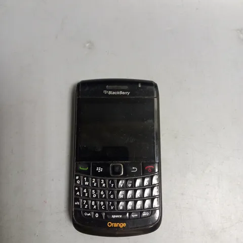 BLACKBERRY MOBILE PHONE IN BLACK