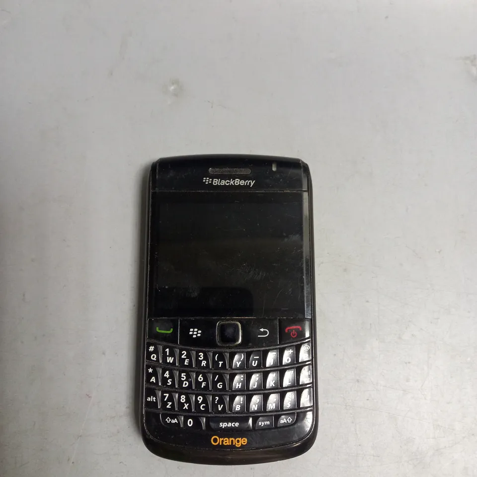 BLACKBERRY MOBILE PHONE IN BLACK 