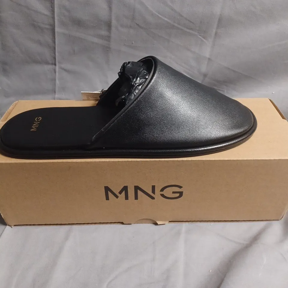 OXED PAIR OF MNG BY MANGO BLACK LEATHER MULE SLIPPERS – UK SIZE 3
