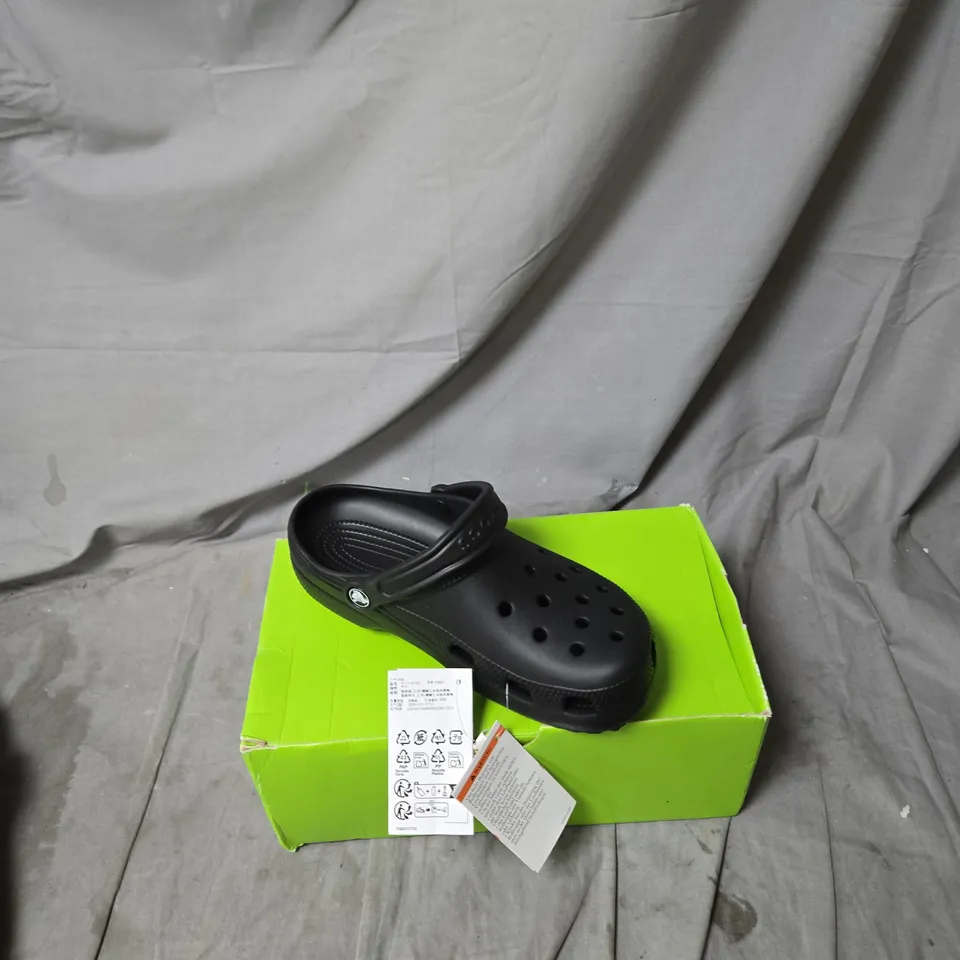 CROCS CLASSIC CLOG – BLACK, UK 6