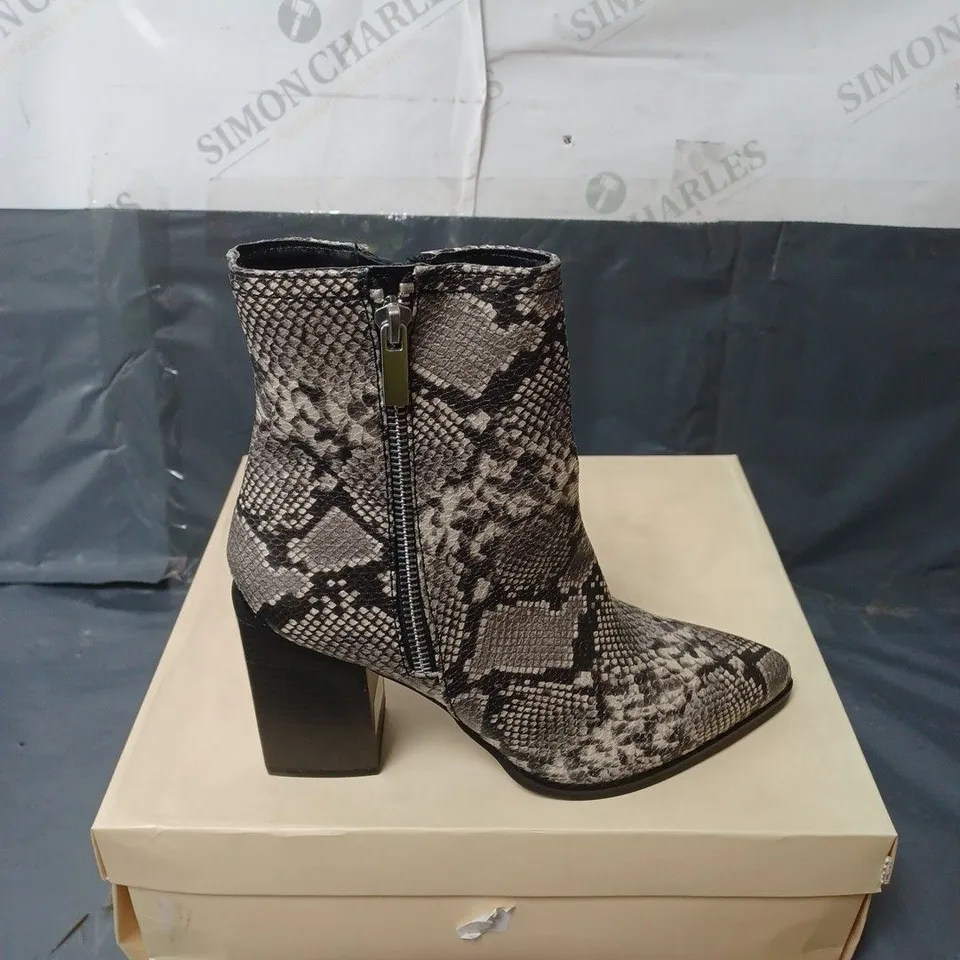 BOXED PAIR OF FAITH BIGGIE ZIPPED ANKLE BOOTS SIZE 3