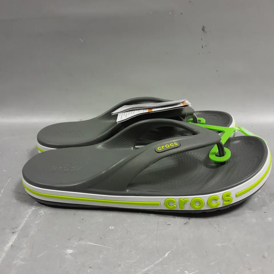 PAIR OF CROCS BAYABAND FLIP FLOPS - 6-8